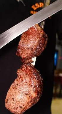 Picanha no espeto do rodízio do Espaço Mar e Terra